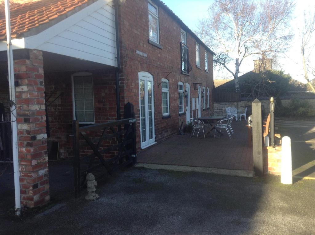 Metheringham The Lincolnshire Poacher Inn מראה חיצוני תמונה